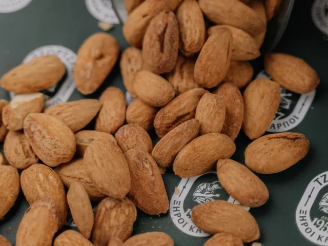 ξηροί καρποί tzortzisnuts.gr